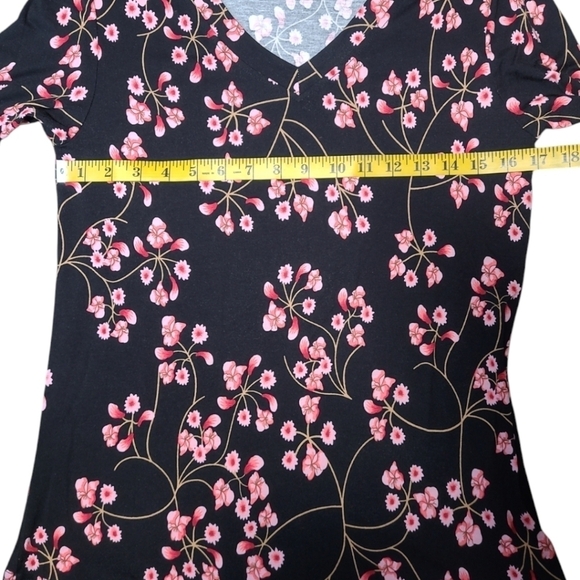 Black Pink Floral V-Neck Long Sleeve Top Medium Soft Stretch Everyday Casual - Picture 8 of 12